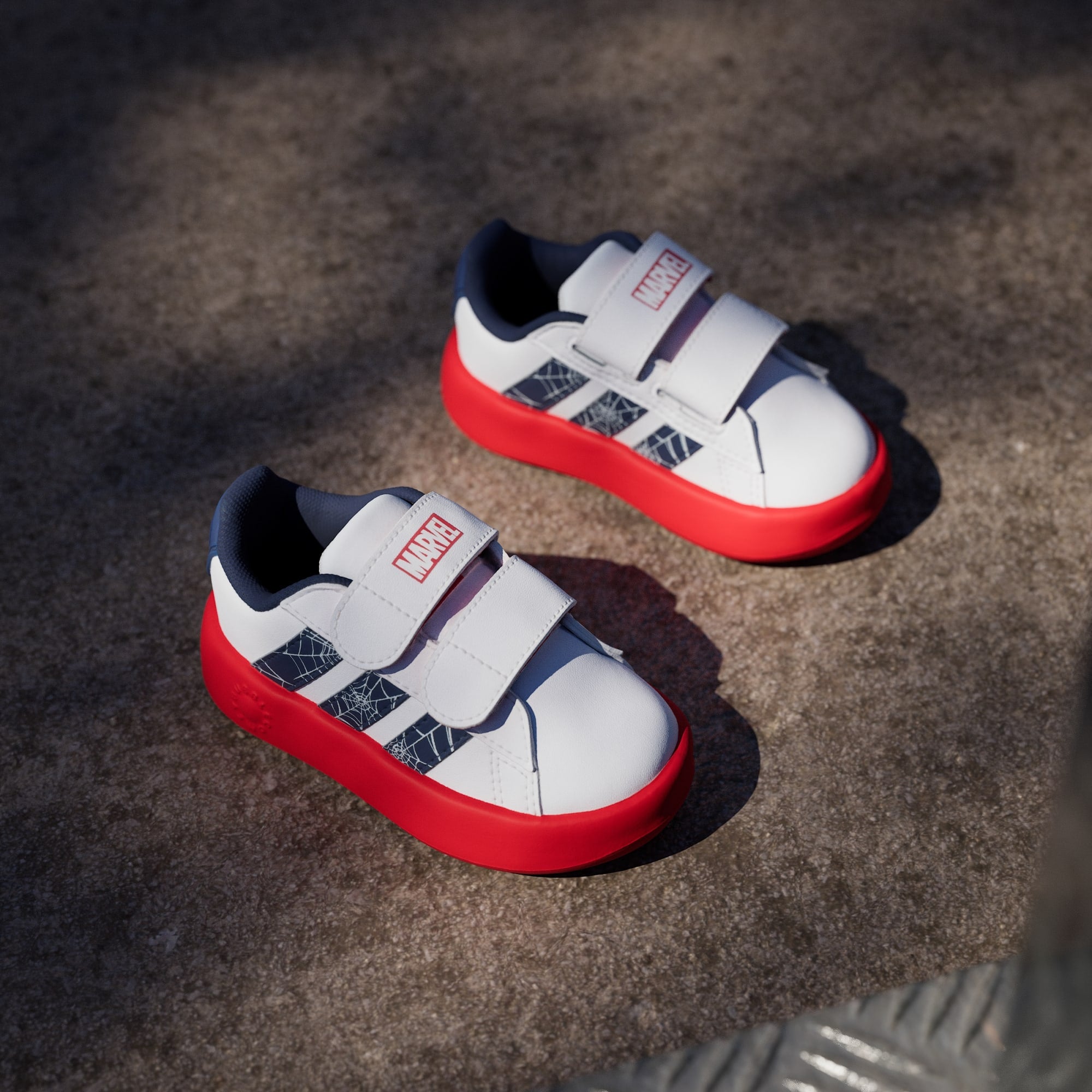 Adidas Marvel Spider-Man Grand Court dečije patike - slika 4